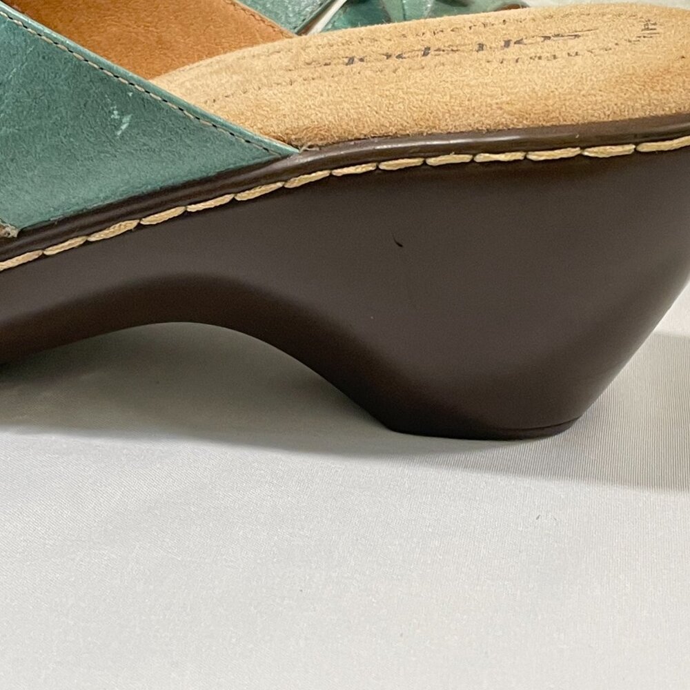 (NEW) SOFTSPOTS #177457 Leather Wedge Open Toe Slide w/ Flower Trim, Sage - 10W - Picture 8 of 13